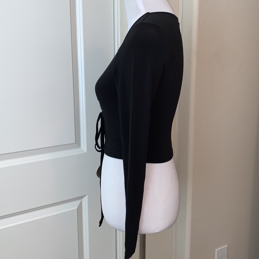 FOREVER 21 BRAND NEW SIZE SMALL BEAUTIFUL LONG SLEEVE CROP TOP - Picture 4 of 10